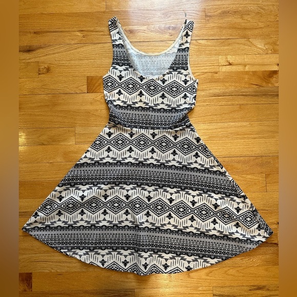 Divided H&M tribal print skater jersey mini dress - Picture 3 of 3